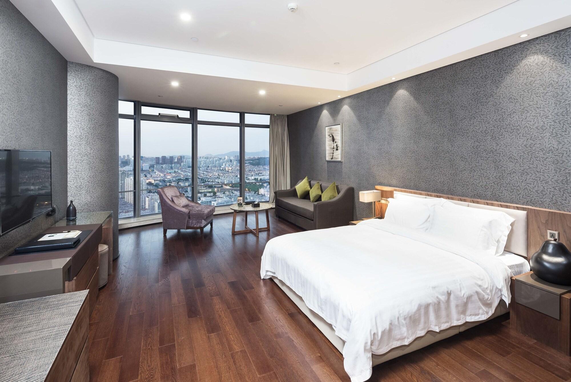 Grand Madison Qingdao Harbour-View Central（Former Qingdao Farglory Hotel） Exterior photo