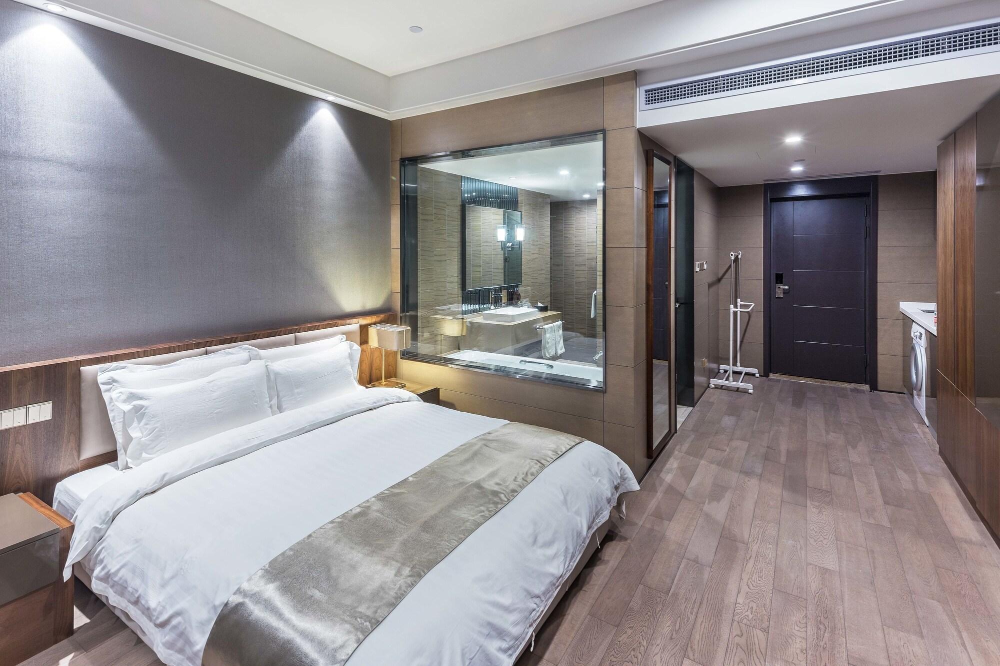 Grand Madison Qingdao Harbour-View Central（Former Qingdao Farglory Hotel） Exterior photo