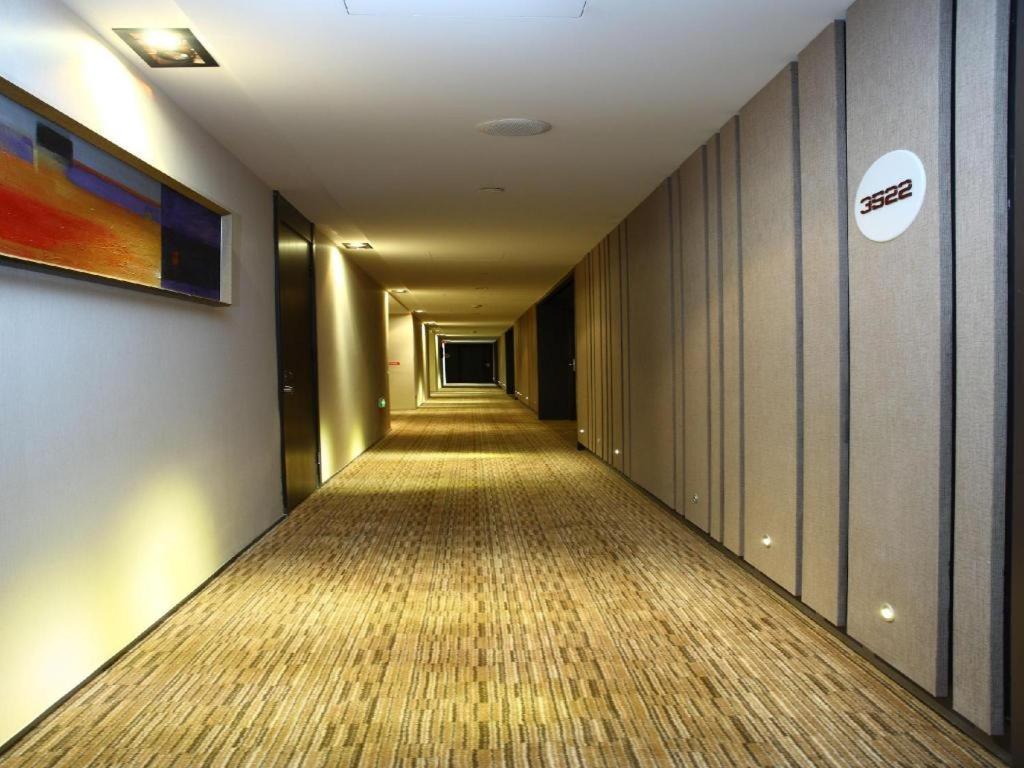 Grand Madison Qingdao Harbour-View Central（Former Qingdao Farglory Hotel） Exterior photo