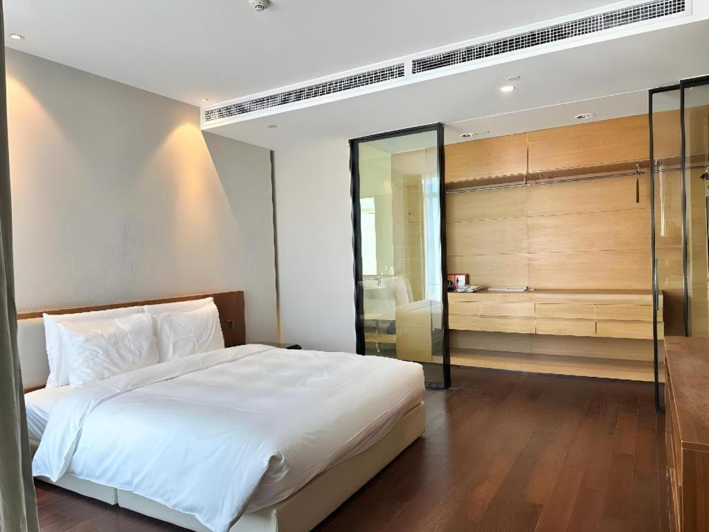Grand Madison Qingdao Harbour-View Central（Former Qingdao Farglory Hotel） Exterior photo